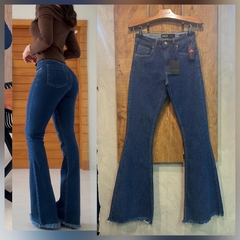 Calça Flare barrinha desfiada escura - comprar online