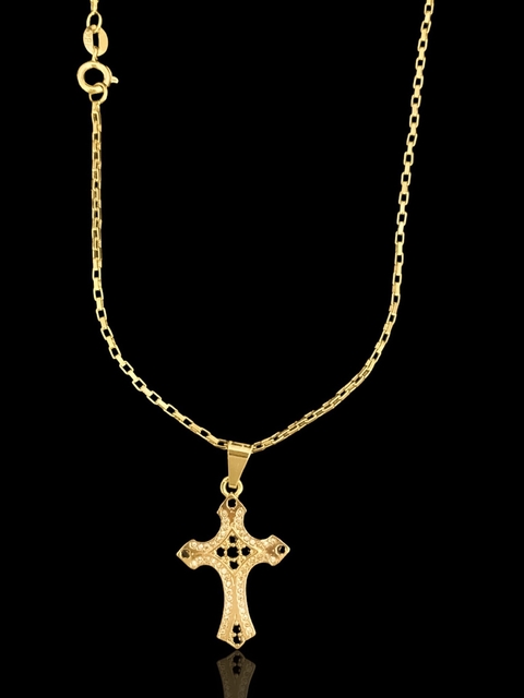 CORRENTE TIJOLINHO FECHO BOIA (1.5MM) + PINGENTE CRUZ PIRATAS CRAVEJADA - 3,0x2,0cm - BANHADO A OURO 18K