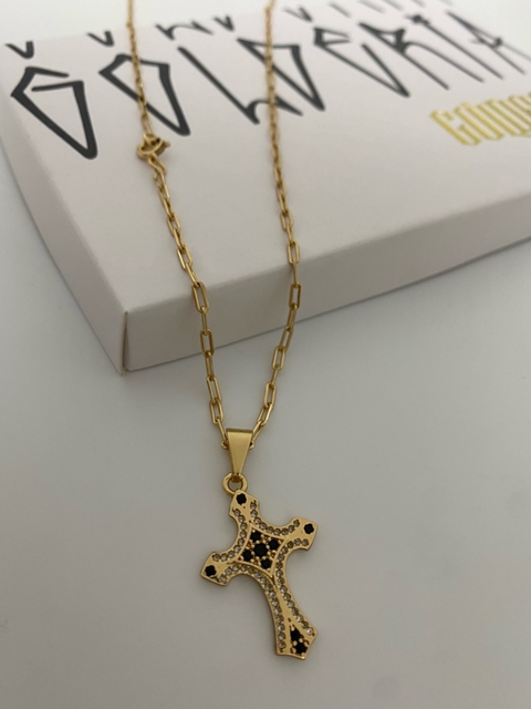 CORRENTE CADEADO ALONGADO FECHO BOIA (2MM) + PINGENTE CRUZ PIRATAS CRAVEJADA - 3,0x2,0cm - BANHADO A OURO 18K