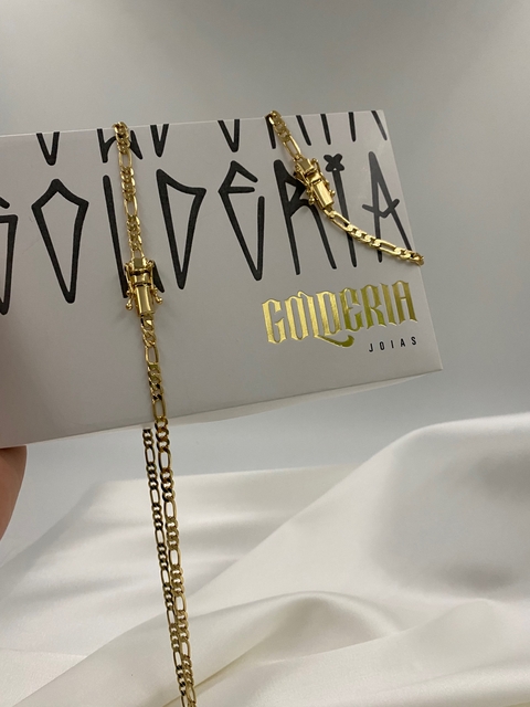 CONJUNTO CORRENTE E PULSEIRA FÍGARO 3 POR 1 FECHO TRAVA DUPLA (4mm) + PINGENTE CRUZ AMARRADA DE PRESENTE - BANHADO A OURO 18k