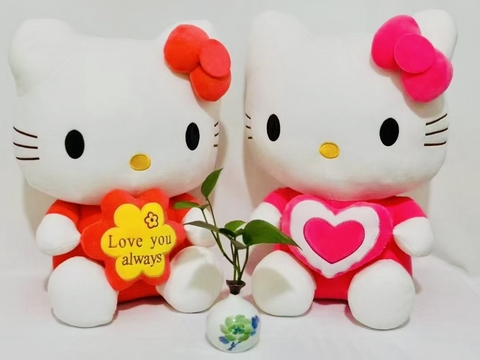 Hello kitty con corazón 50cm x unid