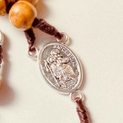 Terço Madeira Estilizada com Medalha de Aparecida