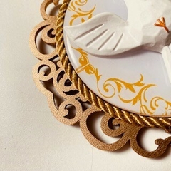 Enfeite do Divino Espírito Santo Resinado - Dourado - loja online