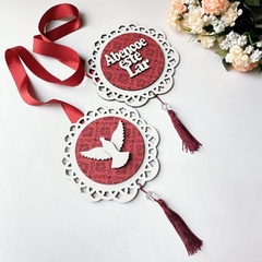 Escapulário de Porta Divino Espírito Santo em MDF Vermelho