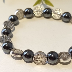 Pulseira de Hematita com Medalhas de São Bento