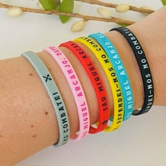Pulseira de Silicone Fina São Miguel Amarela - LANÇAMENTO! na internet