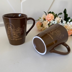 Caneca de Porcelana de Aparecida e Basílica - MARROM