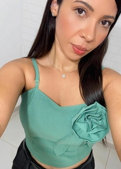 Cropped Verde Musgo com Flor na internet