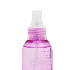 Frasco de Body Splash Amor Mist Alleva de 200ml, com líquido rosa e pulverizador.