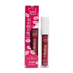 Gloss labial Mega Volume Fabulous Cor 03 da Soul Cosméticos, embalagem rosa e tubo transparente de 4ml.