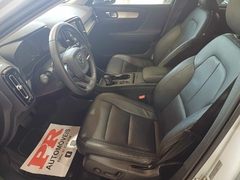 Volvo / XC40 2.0 T4 MOMENTUM - loja online
