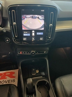 Volvo / XC40 2.0 T4 MOMENTUM na internet