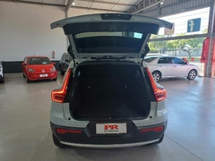 Volvo / XC40 2.0 T4 MOMENTUM - PR Automóveis