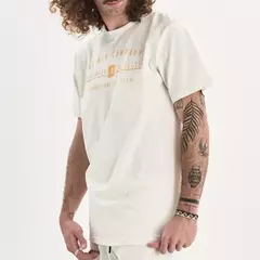 REMERA BADGE