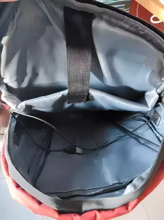 MOCHILA CON PUERTO USB NEGRO/GRIS MUSB01 - tienda online