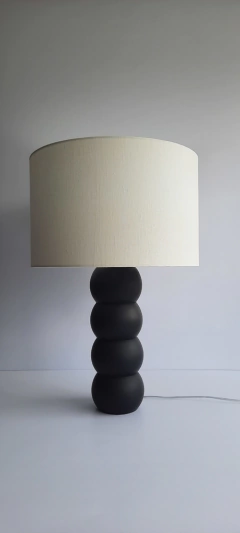 Abajur bolas preto com cúpula em linho
