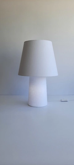Abajur dupla iluminação com cúpula em linho branco - comprar online
