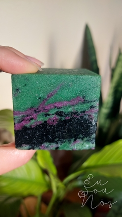 RUBI ZOISITA ° Cubo Bruto