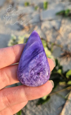 Acharam que eu era intensa demais para ser verdadeira · CHAROÍTA Cabochão Gota na internet
