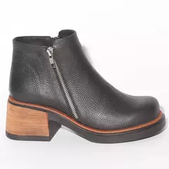 Bota Lara en internet