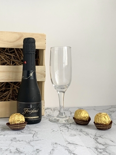 Espumante Freixenet 200ml + Taça + Ferrero Rocher | Caixa de Madeira M - loja online
