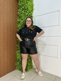 T-SHIRT CORAÇÕES BORDADOS PRETO - comprar online