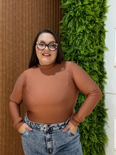 BODY GOLINHA PLUS CARAMELO na internet