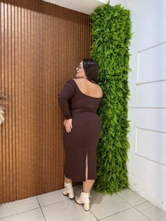 VESTIDO MIDI RIBANA PLUS MARROM na internet