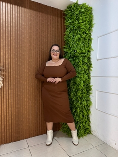 VESTIDO MIDI RIBANA PLUS MARROM CLARO na internet