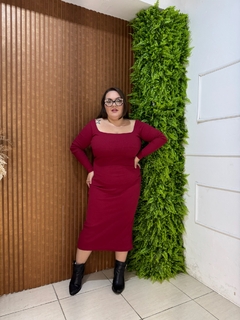 VESTIDO MIDI RIBANA PLUS CEREJA - Moda Básica & Identidade Urbana