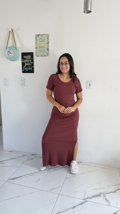 VESTIDO CANELADO LONGUETE MARROM na internet