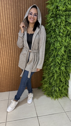 KIMONO DE LANZINHA COM CAPUZ E AMARRAÇÃO BEGE MESCLA na internet