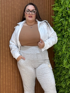 CORTA VENTO CROPED MARIAH BRANCO - Moda Básica & Identidade Urbana