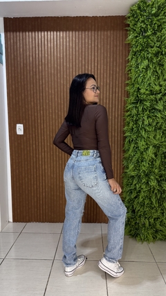 CALÇA ATLANTIDA AMERICANO COM RASGOS na internet