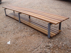 Banco De Vestiário 250x45cm Tubo 3030 Preto + Cumaru - BV2504545PTOCUM - MadeLAB Móveis | Móveis Industriais | Móveis sob-medida | Mesas | Estantes