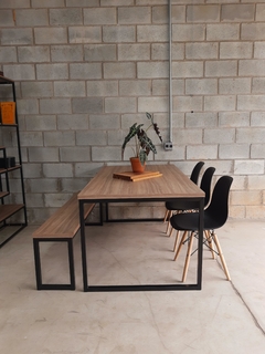 Mesa + 1 banco + 3 cadeiras eames- 160x90 - Preto + Carvalho Hannover - M1B3C16090PTOCAR na internet