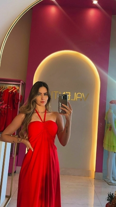 VESTIDO VERMELHO COM AMARRAÇÃO NO PESCOÇO - comprar online