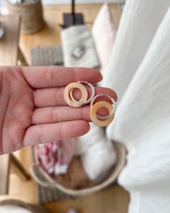 Argollas de acero blanco con donas de nacar en internet