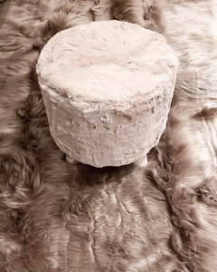 Puff pelo corto beige. - comprar online