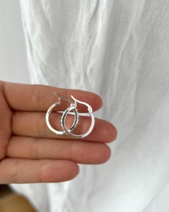 Argollas con cubics M - comprar online