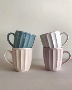 Jarro de ceramica rosa pastel
