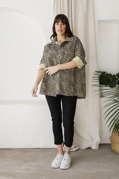 Imagen de J31 - Camisaco Tania Animal Print