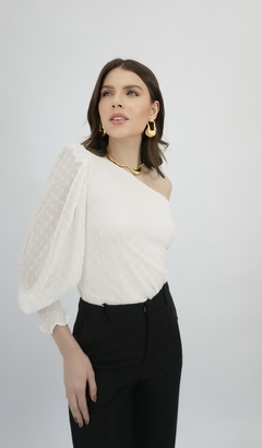 Imagem do BLUSA OMBRO UNICO OFF WHITE