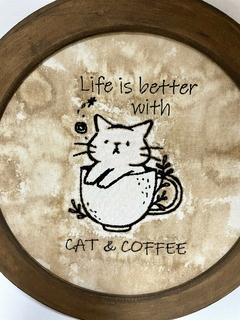 Quadro moldura em madeira Bordado Gato na Xícara de Café - comprar online