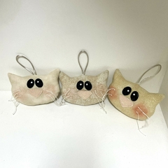 Pingente Cara de Gato em Tecido Amarelo Bege - comprar online