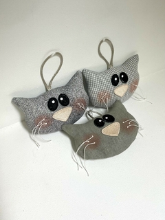 Pingente Cara de Gato em Tecido Cinza - comprar online