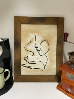 Quadro moldura em madeira Bordado Silhueta Feminina com Xícara de Café - comprar online