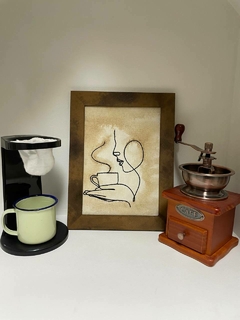 Quadro moldura em madeira Bordado Silhueta Feminina com Xícara de Café na internet