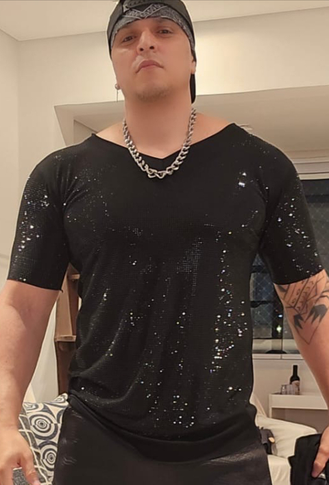 Max T-shirt Decote V pedraria Masc - comprar online
