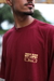 Camiseta Jesus Runs Unissex Marsala na internet